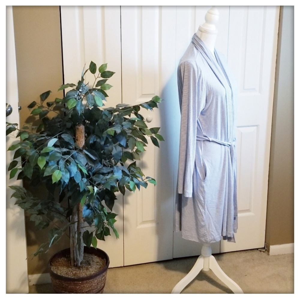 NWT! Ugg robe